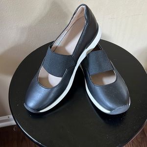 Vionic Cadee Mary Jane Style  Slip On